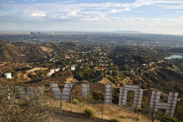 Hollywood işareti yukarıda — Stok fotoğraf