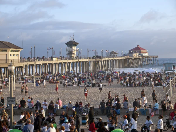 Multidões de verão Huntington beach Califórnia — Fotografia de Stock