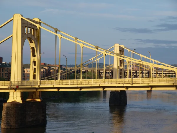 Pittsburgh ikiz köprüler — Stok fotoğraf