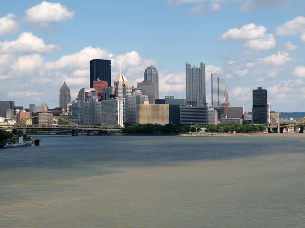 Pittsburgh uitzicht op de rivier — Stockfoto