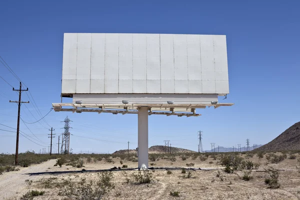 Lege woestijn billboard — Stockfoto