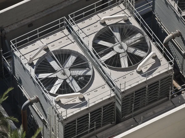 Grandes condicionadores de ar comerciais — Fotografia de Stock