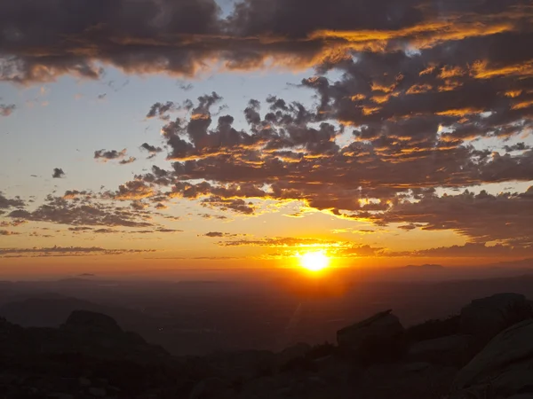 Simi valley california - vom felsigen Gipfel aus gesehen — Stockfoto