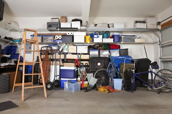 Desorden en el garaje — Foto de Stock