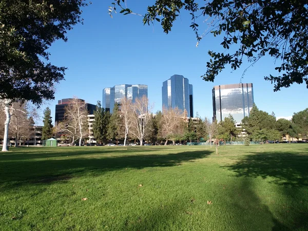 Parque de subúrbios urbanos — Fotografia de Stock