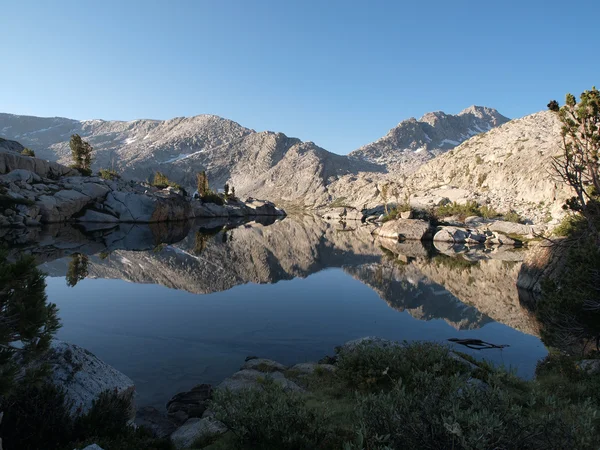 カリフォルニア州の荒野の湖 — ストック写真