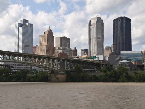 Pittsburgh pennsylvania waterkant — Stockfoto
