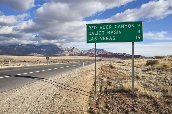 Red Rock Highway Sign on the outskirts of Las Vegas — Stock Photo, Image