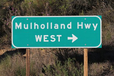 los angeles yakınlarındaki Mulholland hwy işareti