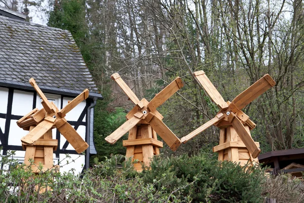 Декоративная деревянная мельница — стоковое фото