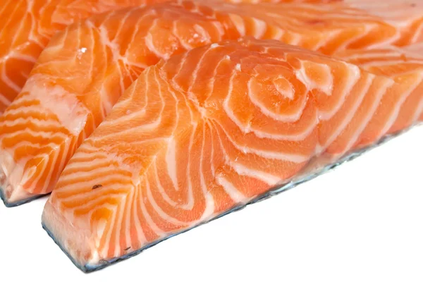Filé de salmão sobre fundo branco — Fotografia de Stock