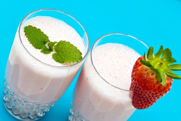 Strawberry milkshake on a blue background — Stock Photo, Image