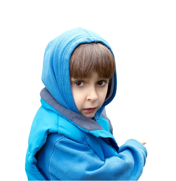 Retrato de un niño con un vestido azul aislado sobre fondo blanco — Foto de Stock