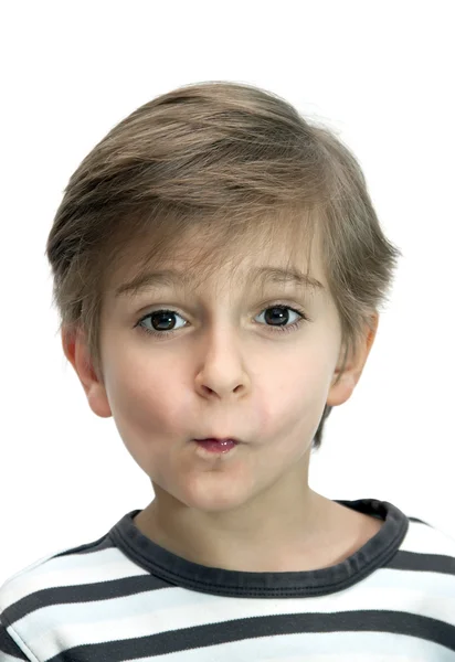 Портрет мальчика на белом фоне — стоковое фото
