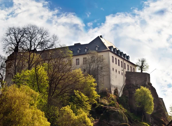 Het kasteel was bilstein 1202-1225 gebouwd op de rosenberg geregisseerd de sq — Stockfoto
