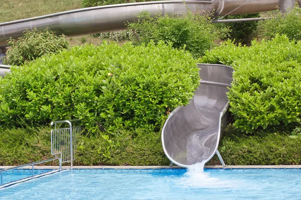 Dětský bazén se skluzavkou — Stock fotografie
