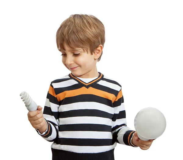 Menino segurando uma lâmpada, isolado no fundo branco — Fotografia de Stock