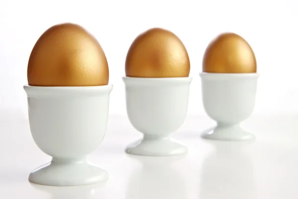 Golden egg on a white background — Stock Photo, Image