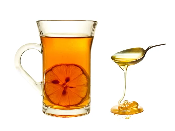 Чашка чая с лимоном на белом фоне. — стоковое фото