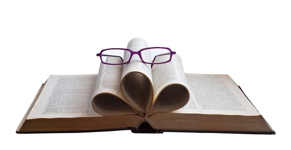 O livro para ler com óculos de sol isolados em um fundo branco . — Fotografia de Stock