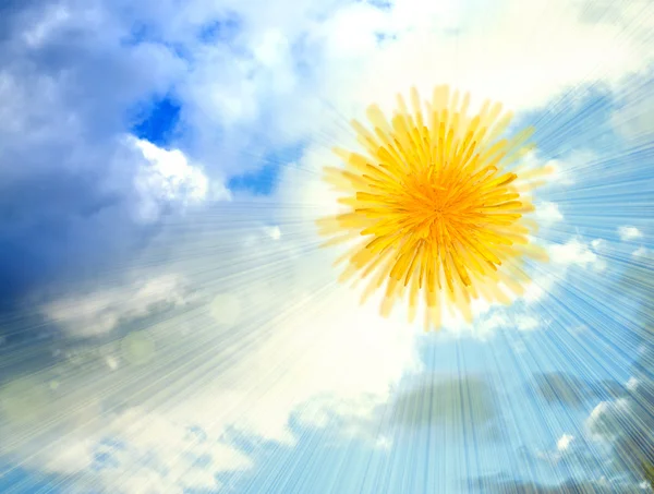 Одуванчик-солнце в небе — стоковое фото