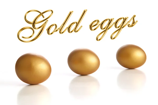 Gyldent æg på hvid baggrund - Stock-foto
