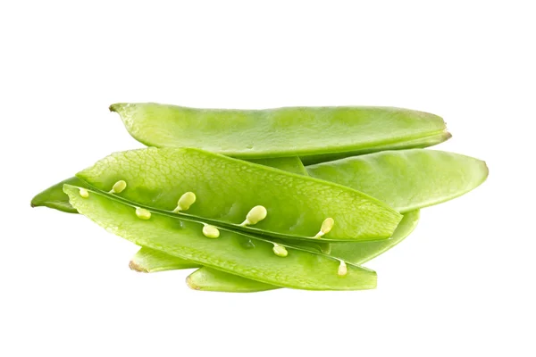 白い背景の上の若い緑エンドウ豆 — ストック写真