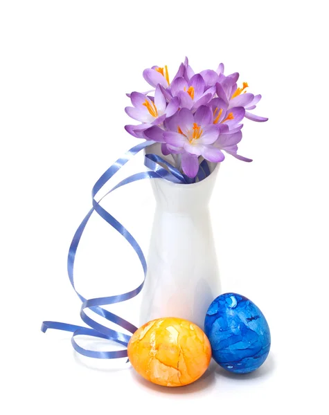 Bouquet of spring crocus with Easter eggs — Stock Photo, Image