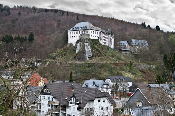 Slottet var bilstein 1202 till 1225 byggt på den ödesdigra rosenberg — Stockfoto