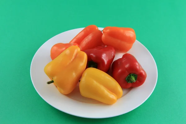 Miska s paprikou na zelené obrazovce — Stock fotografie