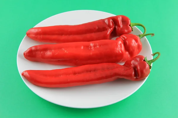 Miska s papriky na zelené obrazovce — Stock fotografie