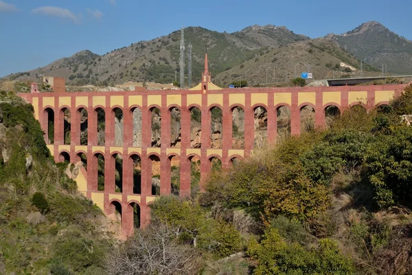 Oude aquaduct in nerja — Stockfoto