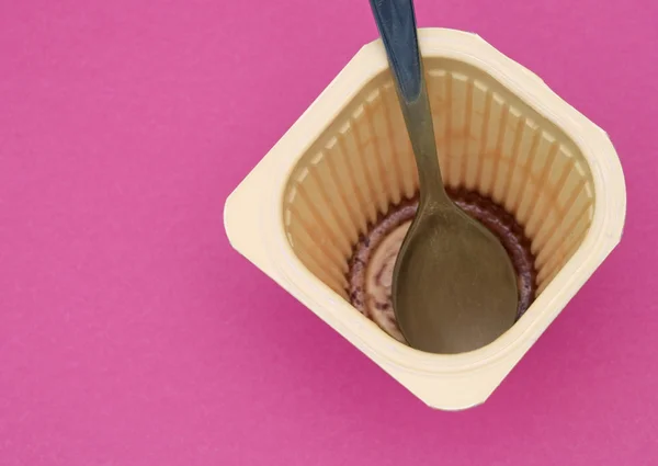 Empty dessert pot with spoon — Stock Photo, Image