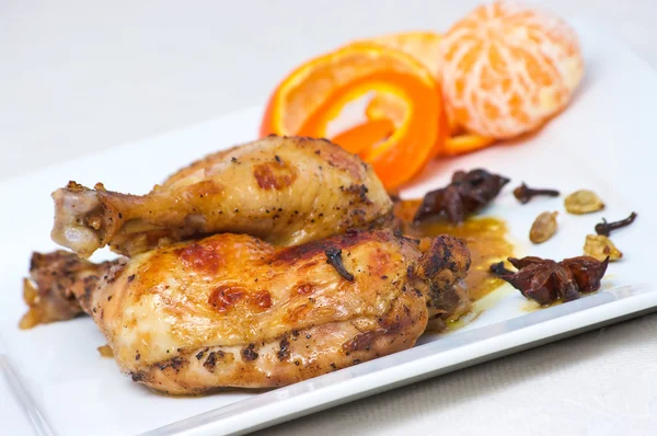 Benen kip gebakken in Orientaalse stijl — Stockfoto