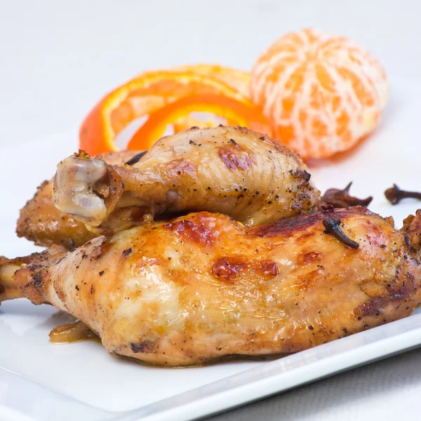Benen kip gebakken in Orientaalse stijl — Stockfoto
