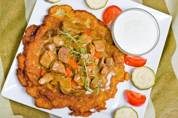 Macar patates tava keki — Stok fotoğraf
