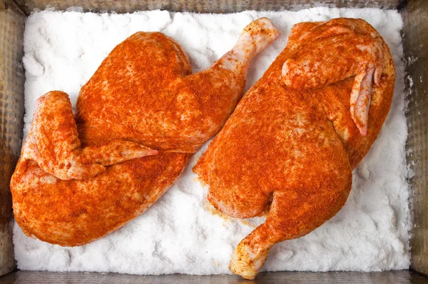 Zout-gebakken kip — Stockfoto