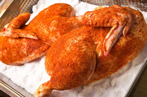 Salt-bakad kyckling — Stockfoto