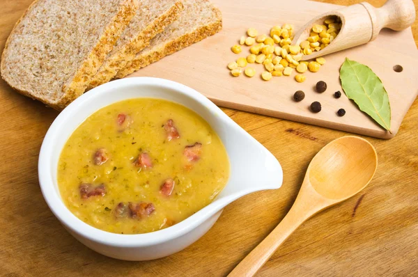 Tradycyjna zupa grochowa świeży — Zdjęcie stockowe