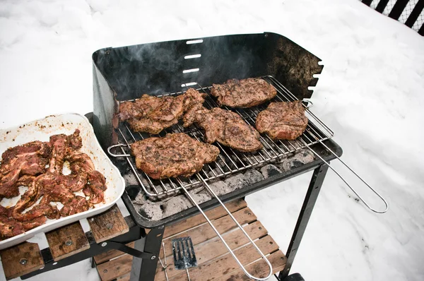 BBQ tijdens de winter — Stockfoto