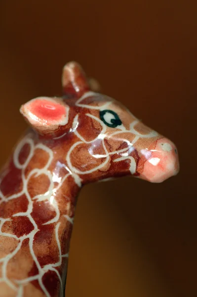 Girafa de cerâmica artificial — Fotografia de Stock