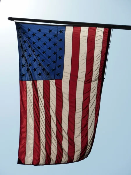 Αμερικανική σημαία πέρα από ένα λαμπρό ήλιο — Φωτογραφία Αρχείου