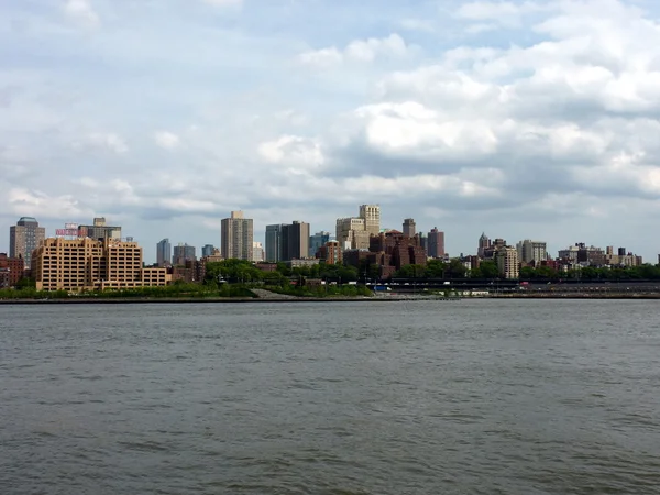 Skyline di New York con grattacieli sul fiume Hudson — Foto Stock