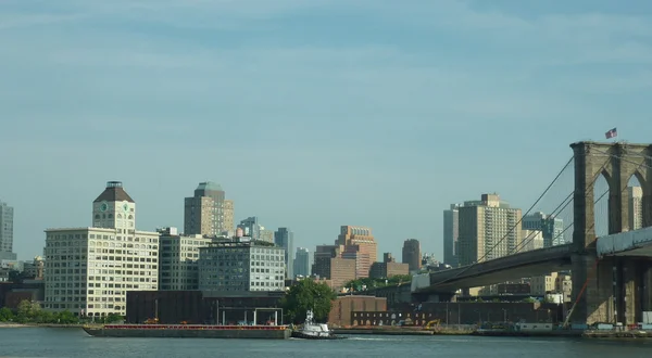 New Yorks Skyline med skyskrapor över Hudsonfloden — Stockfoto