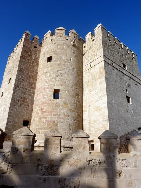 Башня Калахорра в Кордове, Андалусия, Испания — стоковое фото