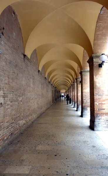 Городские арки в Урбино, Италия — стоковое фото