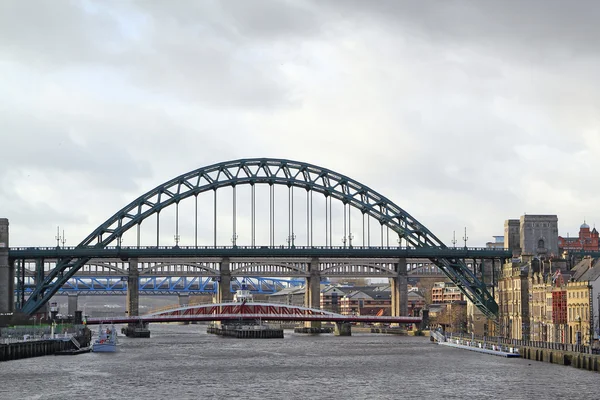 Tyne Bridge abrangendo o rio, Newcastle-upon tyne — Fotografia de Stock