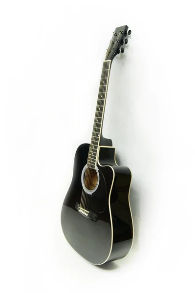 Beyaz üstüne siyah elektro-akustik gitar — Stok fotoğraf