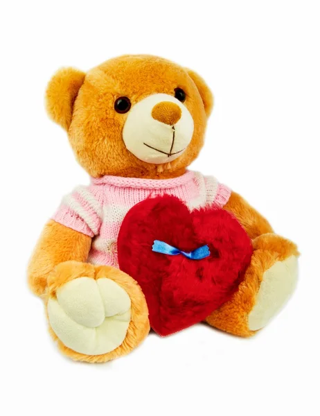 Klassischer Teddybär mit rotem Herz isoliert auf weißem Hintergrund — Stockfoto