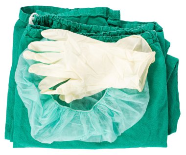 Yeşil cerrahi giyim ve eldiven